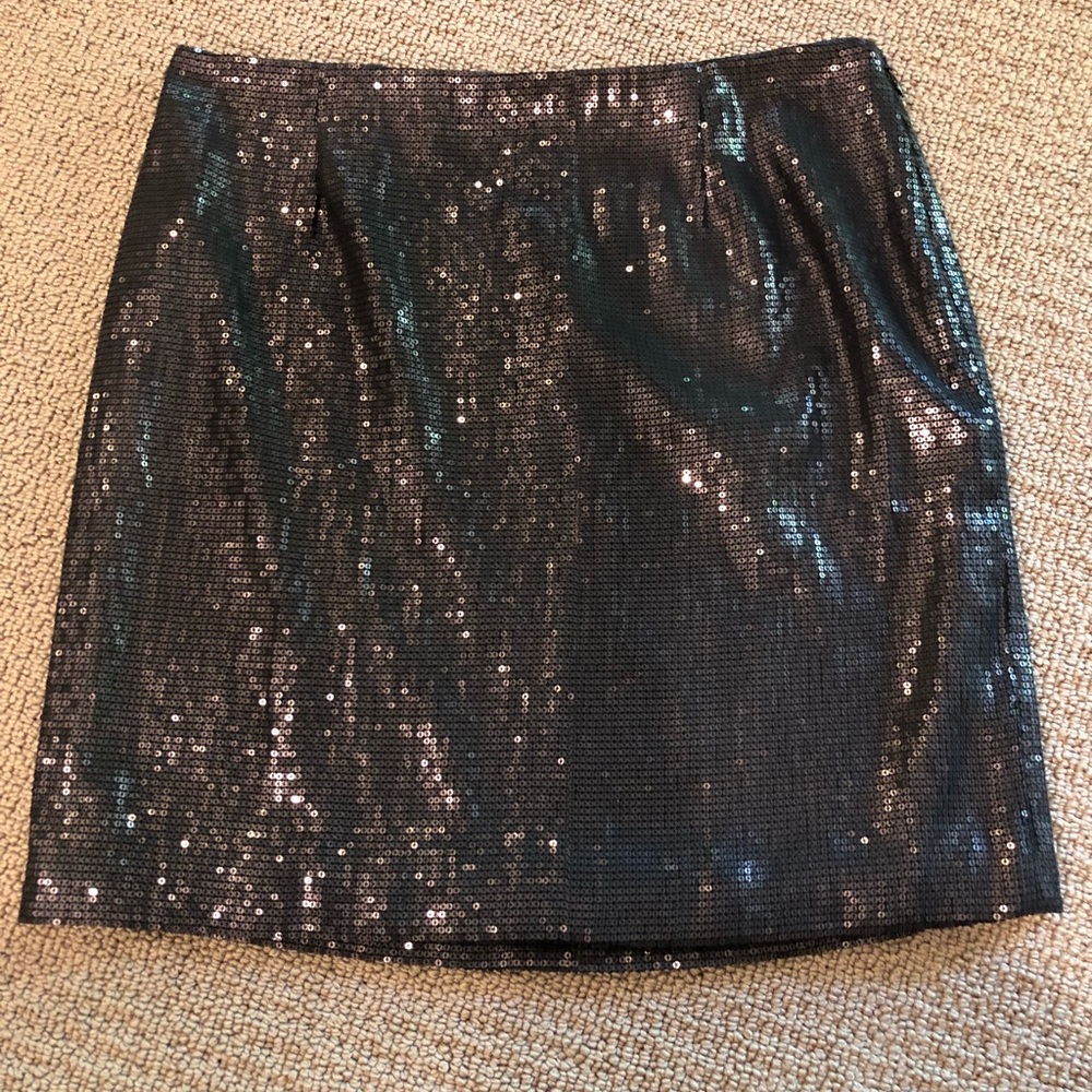 White House black market black sequin mini skirt.